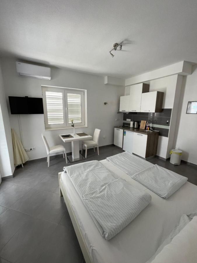 Apartments Nevistic Podstrana Eksteriør bilde